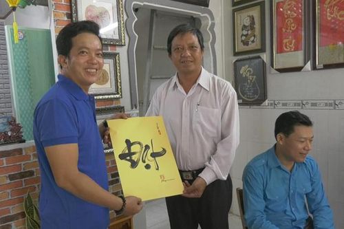 Khai trương quán cà phê khởi nghiệp