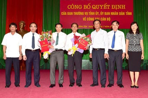 Công bố các quyết định của Ban Thường vụ Tỉnh ủy, UBND tỉnh về công tác cán bộ
