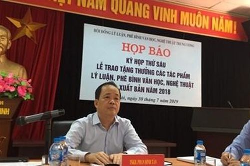 Trao thưởng cho 15 tác phẩm lý luận, phê bình văn học, nghệ thuật