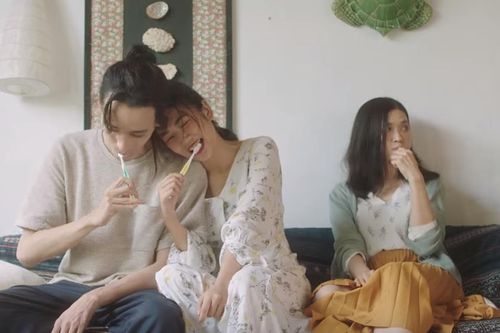 Có một 'tiểu tam' nhẹ nhàng, dễ thương trong MV của Suni Hạ Linh