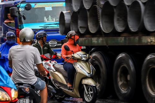 'Tử thần' cận kề trên quốc lộ 1 đoạn qua TP.HCM