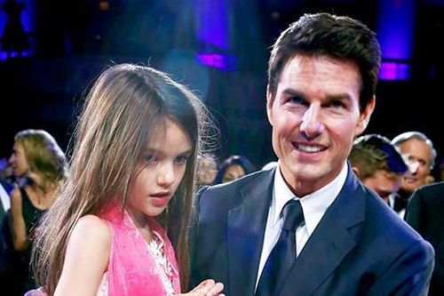 Tom Cruise bị cấm gặp con gái Suri suốt 6 năm