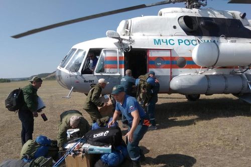 Máy bay, thầy cúng ra sức dập tắt 'đám cháy to bằng nước Bỉ' ở Siberia