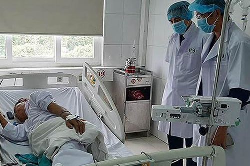 Sáu bệnh nhân bị phản ứng khi chạy thận