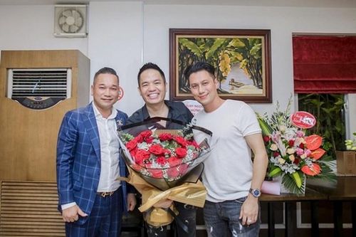 Quế Vân vạch trần mọi điểm dao kéo trên gương mặt Việt Anh