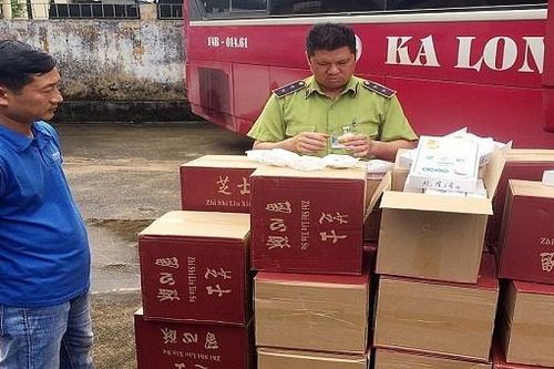Bắt giữ hơn 3.800 chiếc bánh ngọt nhập lậu