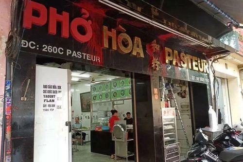 Quán phở hơn 50 năm ở Sài Gòn liên tục bị tạt sơn, mắm tôm
