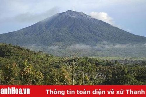 Indonesia cảnh báo an toàn bay do núi lửa Kerinci phun trào