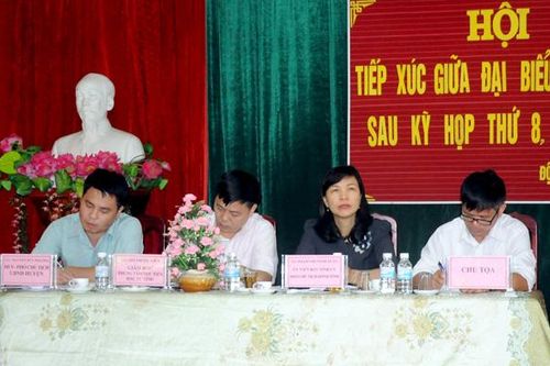 Đồng chí Phó Chủ tịch HĐND tỉnh Phạm Thị Minh Xuân tiếp xúc cử tri xã Đội Bình