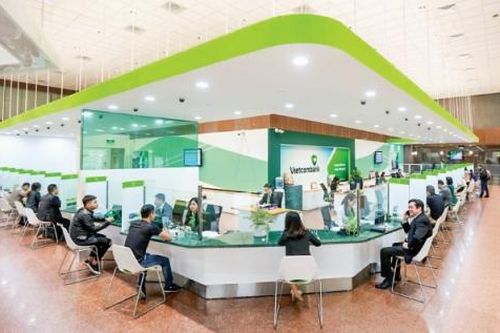 Ngân hàng đồng loạt giảm lãi suất hỗ trợ tăng trưởng kinh tế