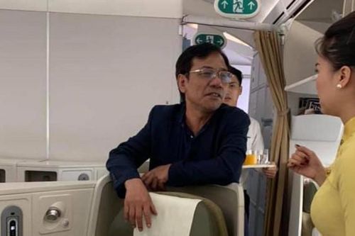 Vì sao không cấm bay đối với hành khách bị tố sàm sỡ trên máy bay?