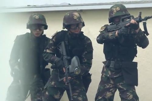 Quân đội Trung Quốc ở Hong Kong công bố video chống bạo động