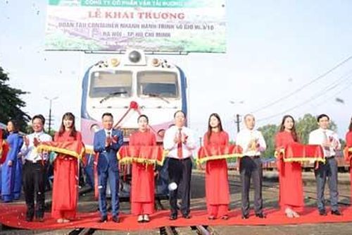 Đã có tàu hàng chạy tuyến Bắc-Nam chỉ hết 40 giờ