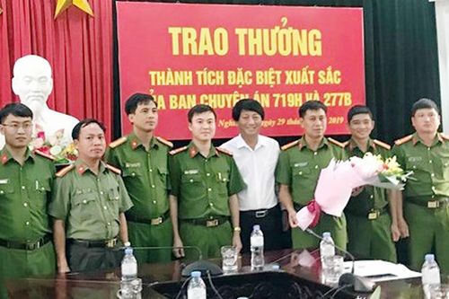 Khen thưởng thành tích phá án