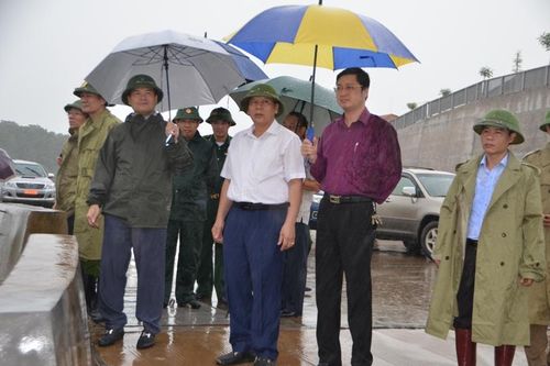 Kiểm tra công tác ứng phó bão số 3 tại Móng Cái