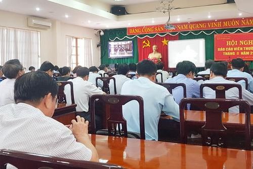 Tập trung tuyên truyền Đại hội Đảng các cấp