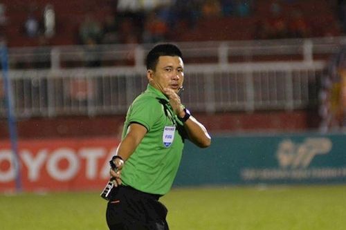 Sao không khen trọng tài?!
