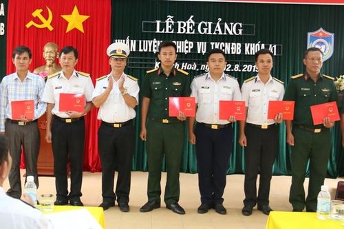 Học viện Hải quân bế giảng lớp huấn luyện nghiệp vụ tìm kiếm cứu nạn đường biển