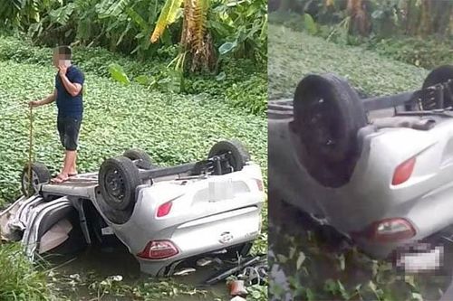 Tài xế thiệt mạng trong xe taxi lật ngửa dưới mương nước ở Bắc Ninh