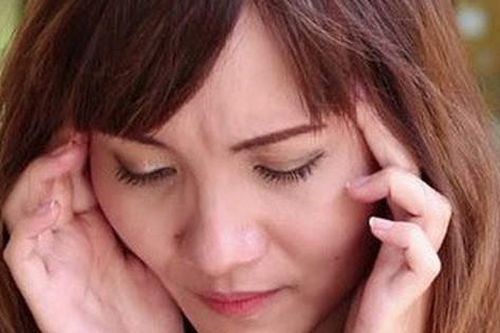Mẹ chồng giữ hết tiền mừng cưới, chê tôi lương thấp