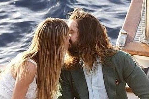 Heidi Klum khóa môi chồng kém 16 tuổi trên du thuyền