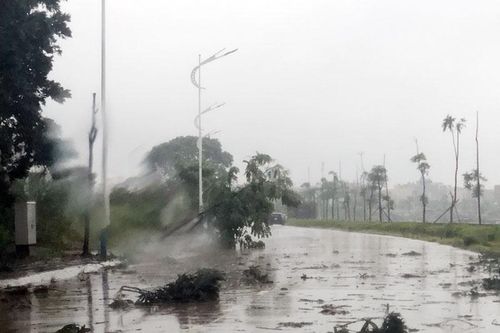 Bão đổ bộ Quảng Ninh, Hà Nội mưa lớn, nguy cơ ngập