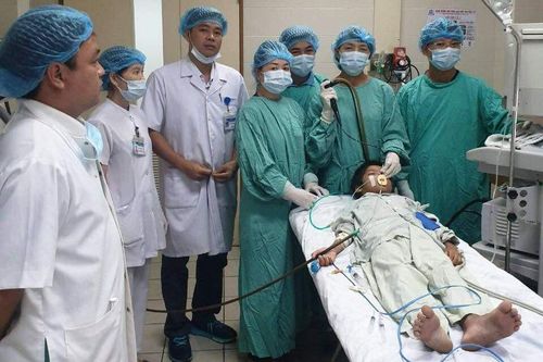 Xương cá sắc nhọn 'sống chung' trong phế quản bé trai suốt một tháng trời