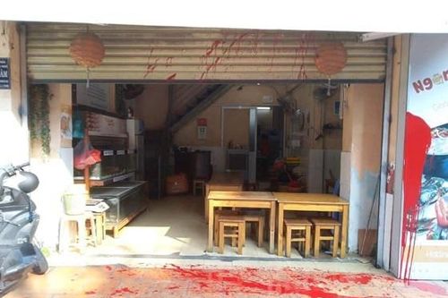 Quăng bom khủng bố giám đốc, đổ mắm tôm dằn mặt hoa hậu