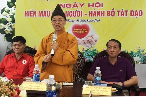 Gần 500 tăng ni sinh Học viên Phật giáo Việt Nam tham gia hiến máu cứu người