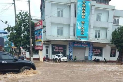 Mộc Châu chìm trong biển nước do ảnh hưởng bão số 3
