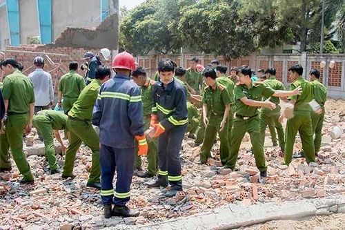 Hàng loạt sai phạm xây dựng trong vụ sập tường làm 7 người chết ở Vĩnh Long