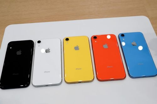 Mức thuế mới của Tổng thống Trump đối với hàng hóa của Trung Quốc và bài toàn khó cho iPhone của Apple