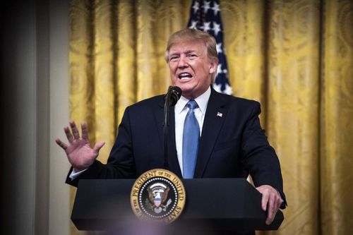 Tin ảnh: Ông Trump lại dọa xóa sổ Afghanistan