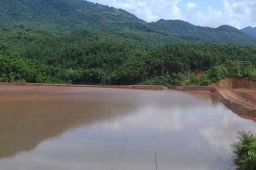 Hàng nghìn người thắc thỏm dưới 'quả bom' bùn thải mỏ quặng