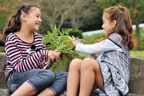 Giúp con kết bạn một cách dễ dàng