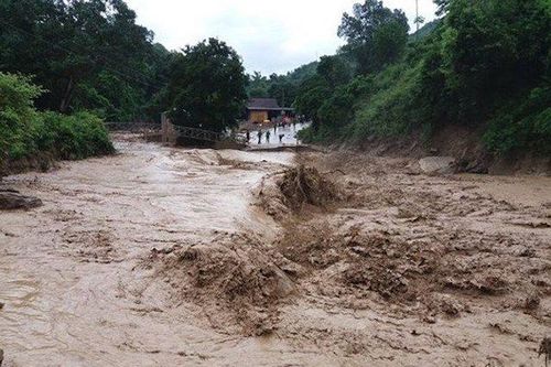 18 người chết và mất tích, nhiều địa phương vẫn bị cô lập do bão số 3