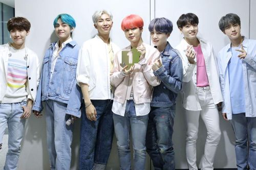Điểm lại 25 lần các thành viên BTS công khai 'bắt nạt' nhau trên sóng truyền hình