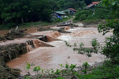 Hai trẻ em bị lũ cuốn ở Điện Biên: Tìm thấy thi thể một người
