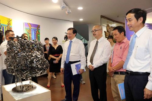 25 họa sĩ tham gia triển lãm mỹ thuật quốc tế lần thứ nhất