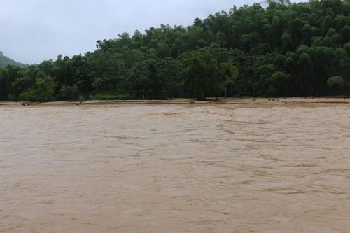 Trưởng Công an xã tử vong trong lúc vận động di dời người dân khỏi mưa lũ tại huyện Mường Lát