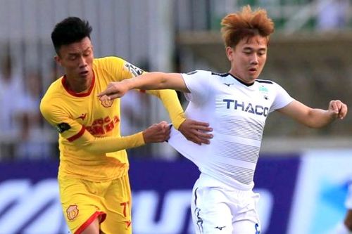 Cận cảnh bàn thắng khiến HAGL mất 3 điểm ở phút bù giờ trước Nam Định