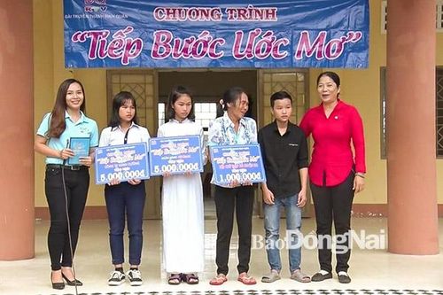 Tiếp bước ước mơ cho học sinh nghèo