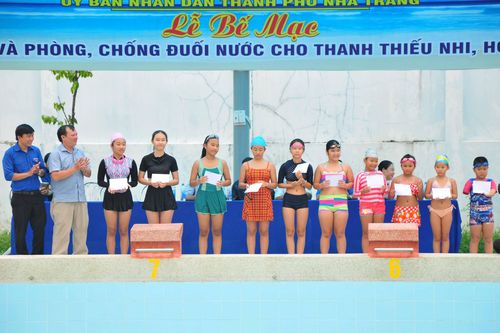 Bế mạc lớp bơi lội, phòng chống đuối nước cho thanh thiếu nhi