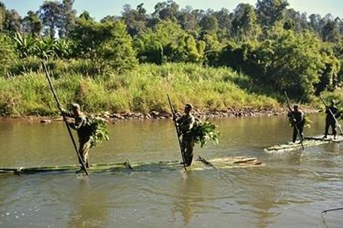 'Du bè' tuần tra biên giới