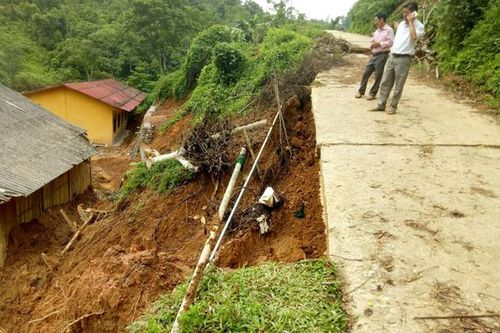 Mưa lớn gây sạt lở tại thôn Nà Sảm, xã Sơn Phú