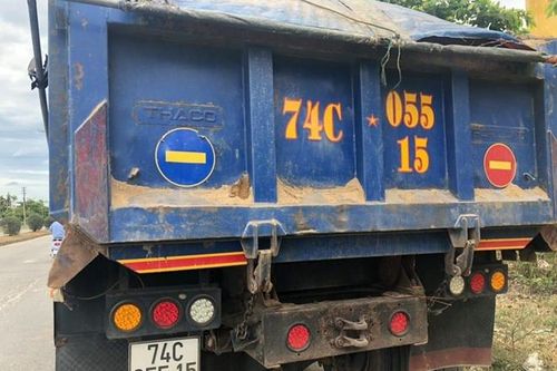 CSGT bám đường ngày cuối tuần xử lý phương tiện vi phạm trật tự ATGT