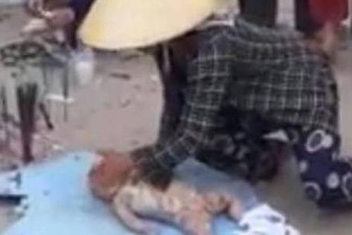 Đau xót phát hiện 1 thi thể bé trai và 1 thanh niên trôi dạt trên biển