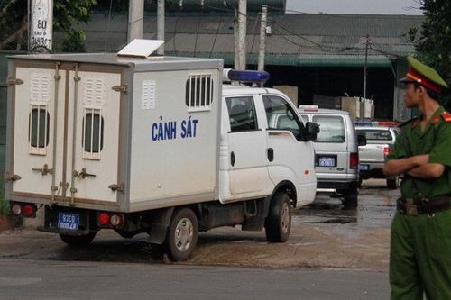 Con rể chém chết bố và anh trai của vợ