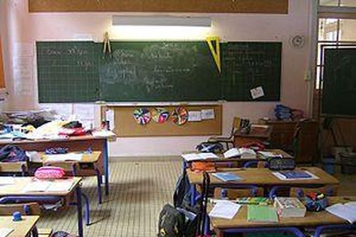 Đang ngồi học, nam sinh lớp 4 ngất xỉu rồi tử vong