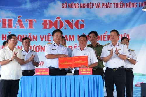 Kiên Giang: Hải quân Việt Nam làm điểm tựa cho ngư dân vươn khơi, bám biển